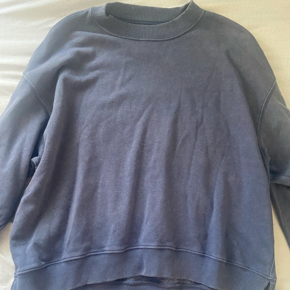 “American Eagle” blue distressed crew neck - Size XS